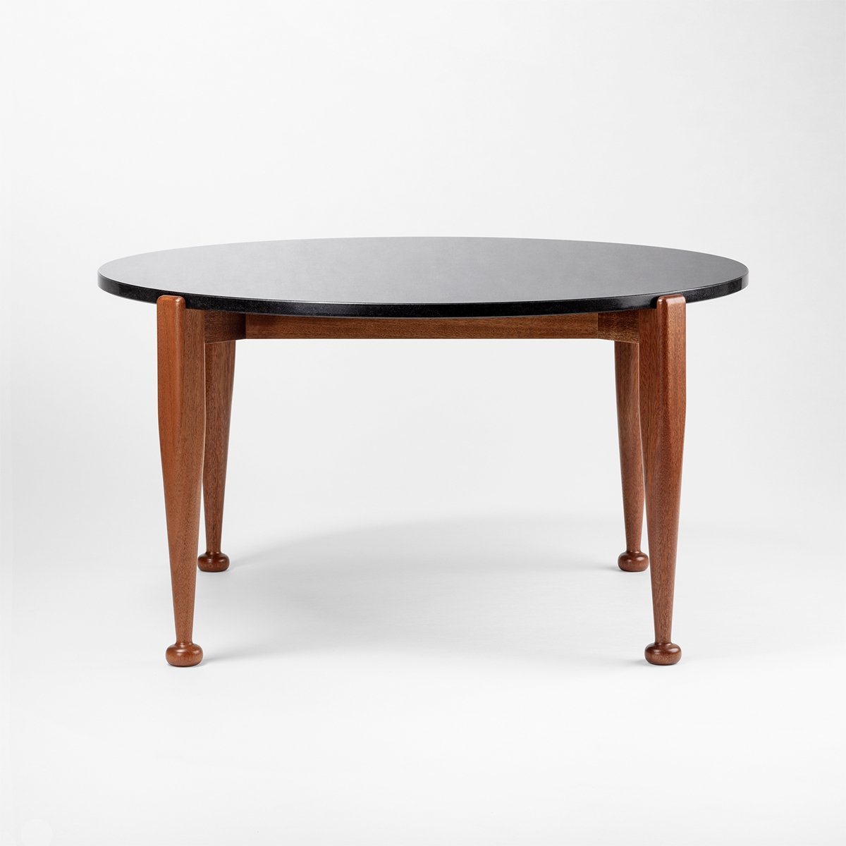 Coffee Table 965 - Svenskt Tenn Online - Legs in amhogany, top polished balck granite, Josef Frank