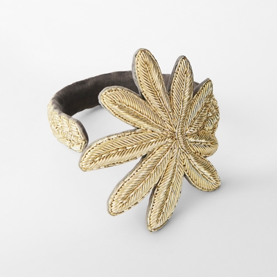 Bracelet Fig Leaf - Svenskt Tenn Online - 23,5 cm, Silk & Metal thread, Sophia Edstrand